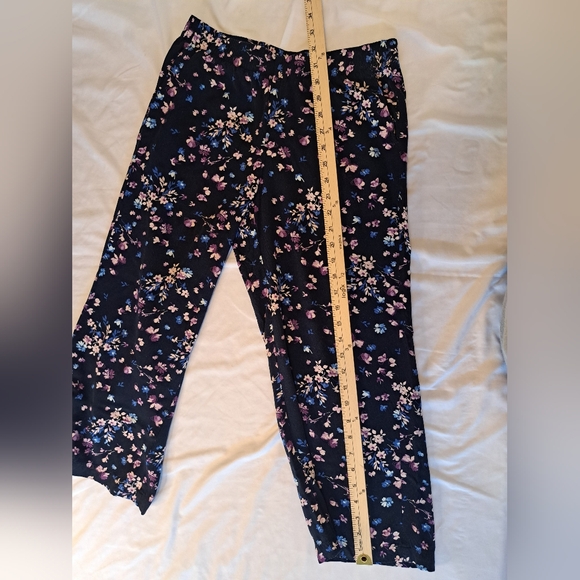 J. Jill Navy Silky‎ Soft Full Leg Floral Crop Pant XS Resortwear Relaxed Comfort - Picture 2 of 8